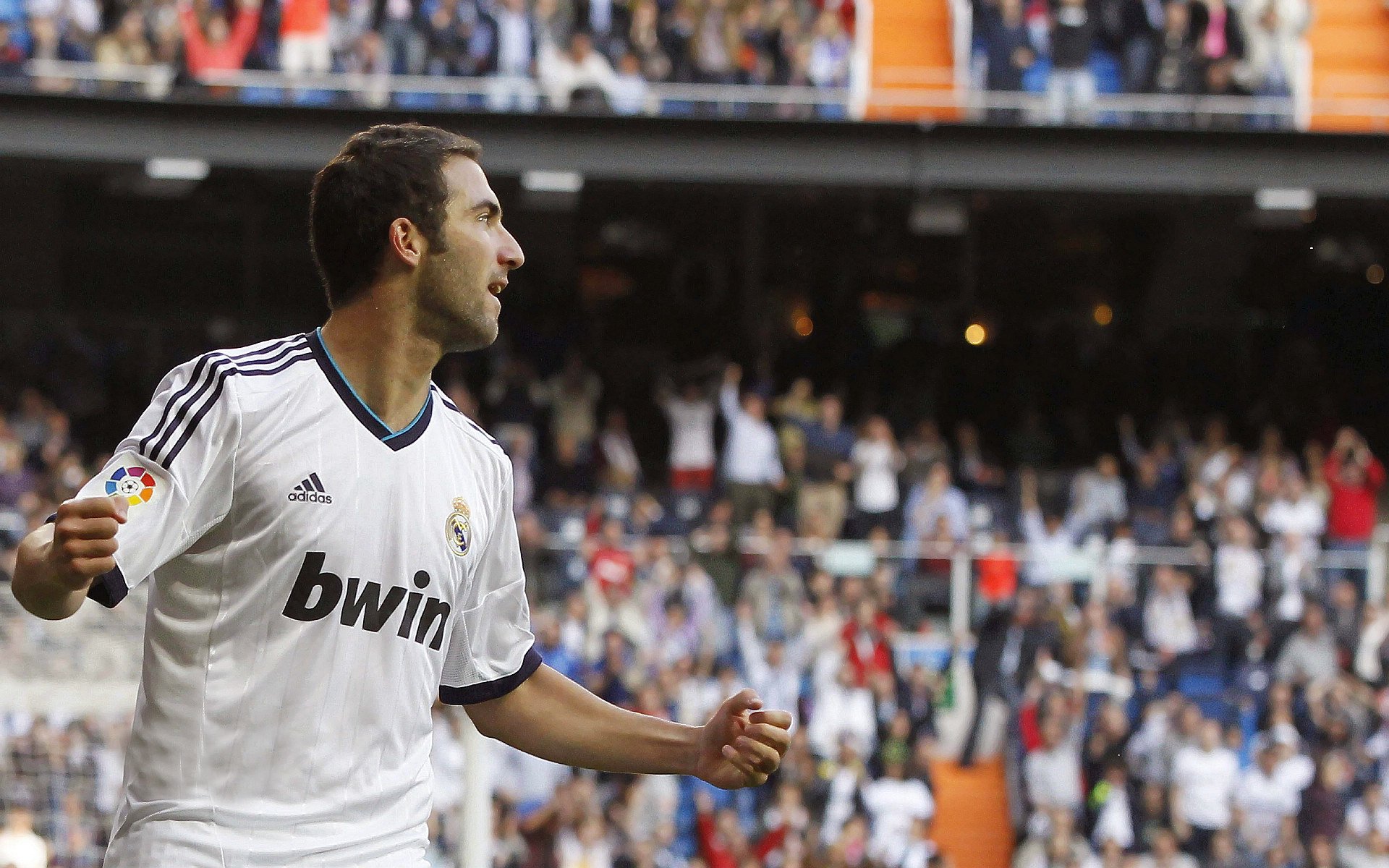 爱游戏体育在线-德甲决胜瞬间：关键时刻的奇迹进球，德甲的比赛